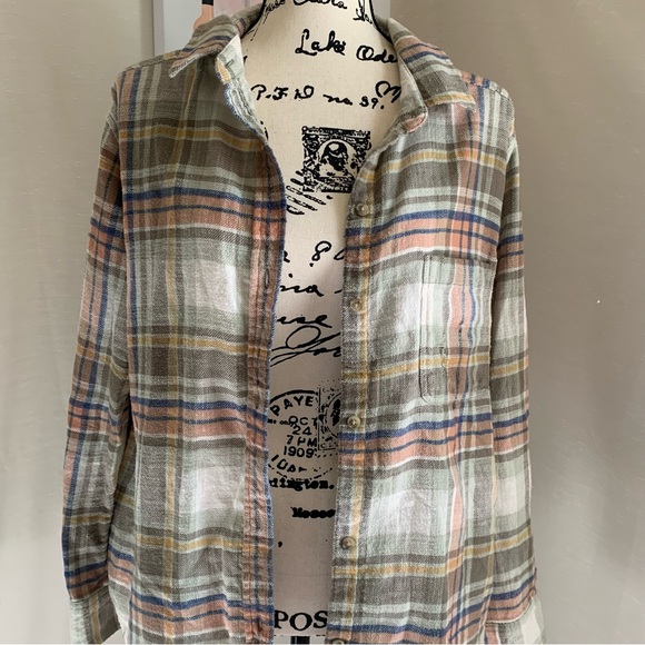 ♡ • SOLD!! American Eagle Distress Flannel - Picture 2 of 5